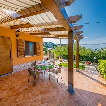 Hills House Nyaraló Cefalù