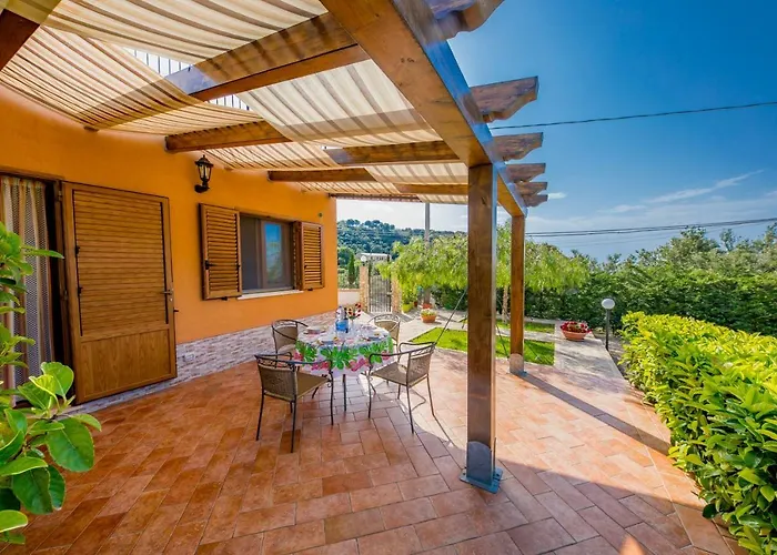 Hills House Nyaraló Cefalù