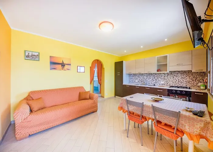 Hills House Дом отдыха Чефалу