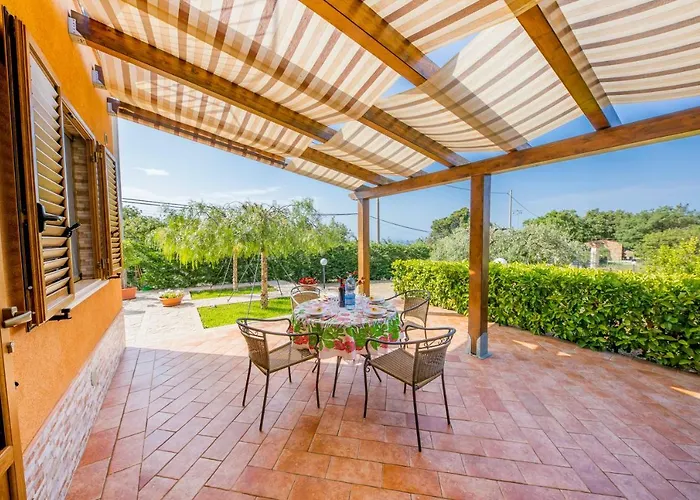 Nyaraló Hills House *