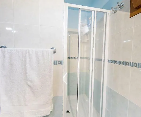 Hills House Будинок відпочинку Чефалу