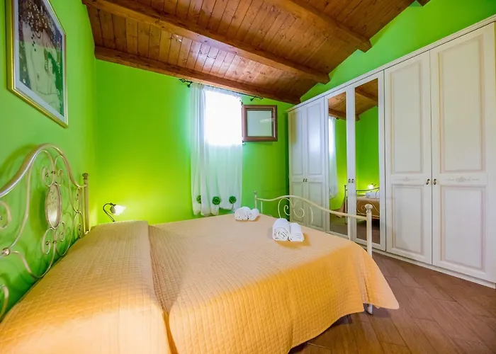 Hills House Nyaraló Cefalù